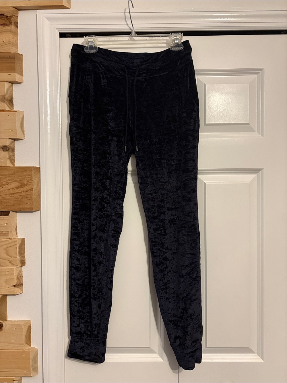 Lululemon Athletica Crushed Velvet Joggers; Size 8